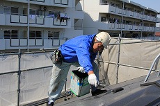 ⑦【屋根塗装－下塗りプライマー】今回は屋根から塗装開始です。.jpg