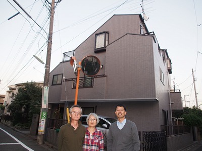 外壁塗装　お客様の声　世田谷区Ｉ様　記念撮影 2013.10.jpg